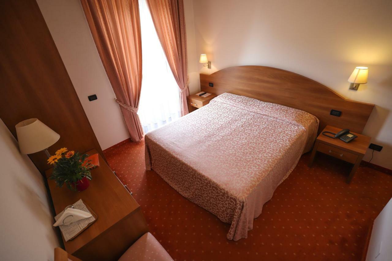 Hotel Da Roberto Lazise Exterior photo