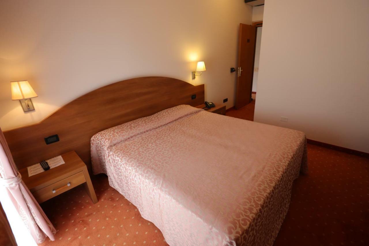 Hotel Da Roberto Lazise Exterior photo