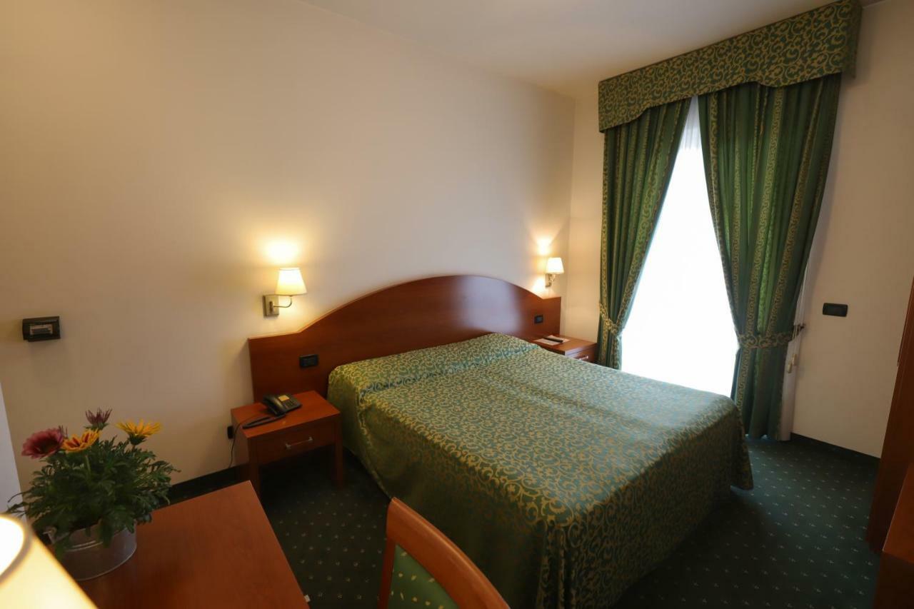 Hotel Da Roberto Lazise Exterior photo