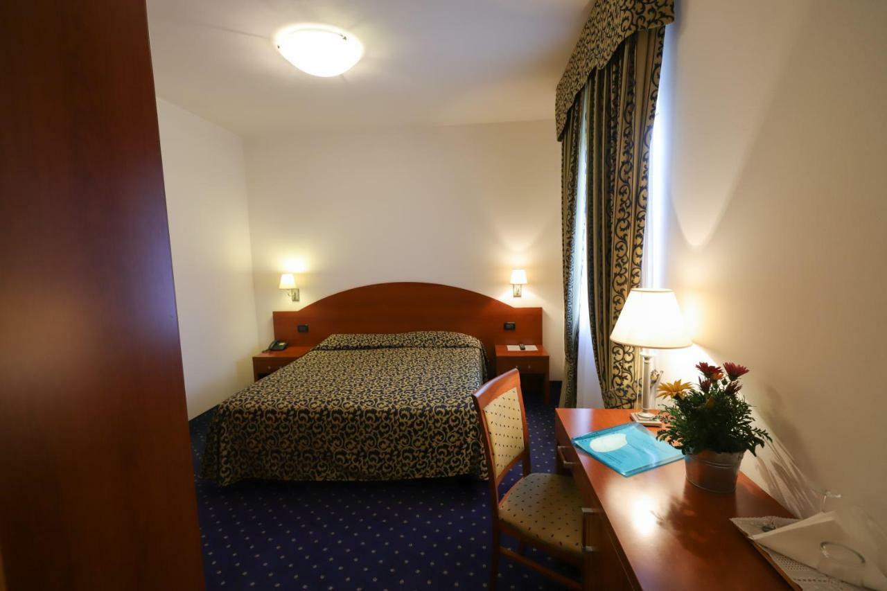 Hotel Da Roberto Lazise Exterior photo