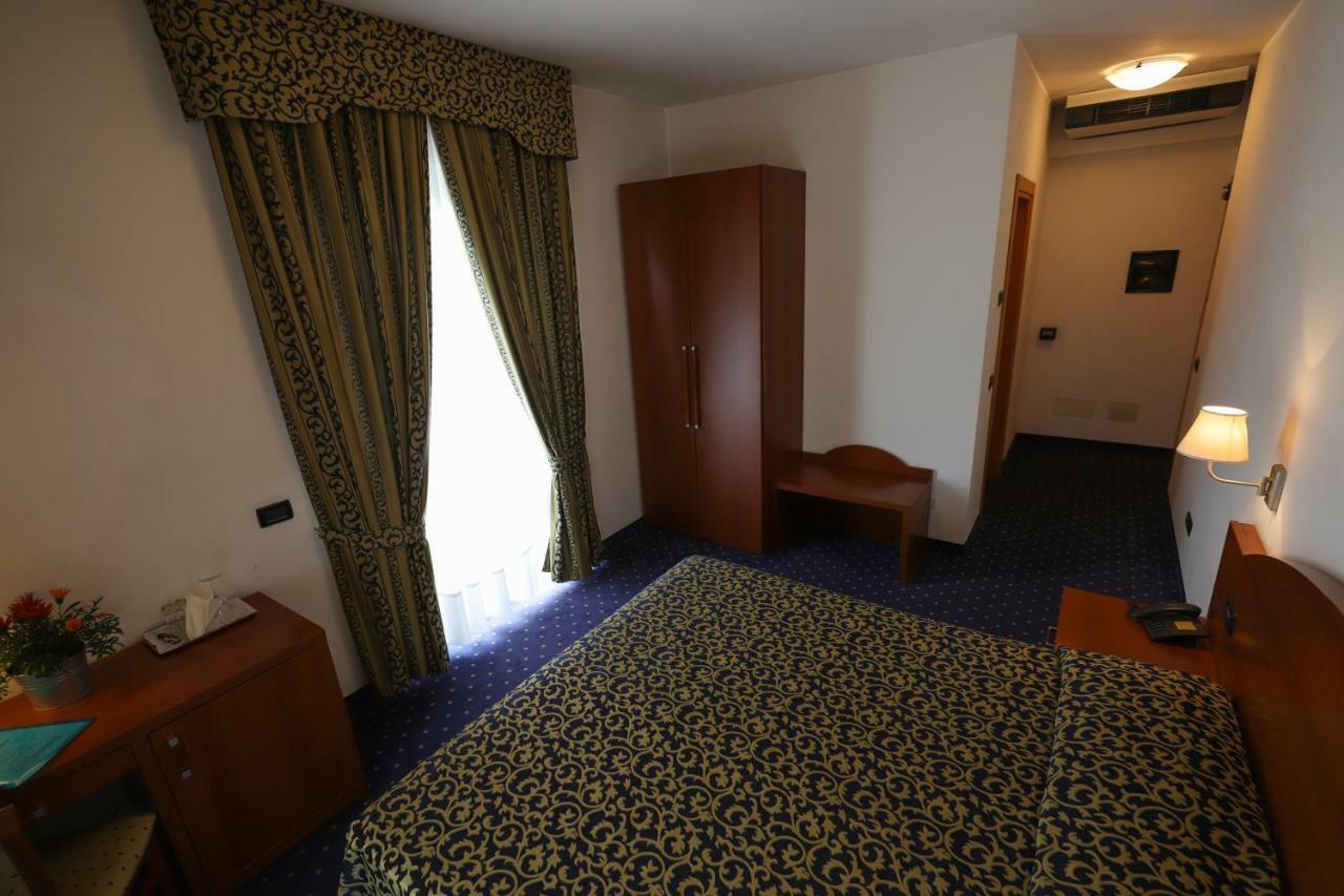 Hotel Da Roberto Lazise Exterior photo