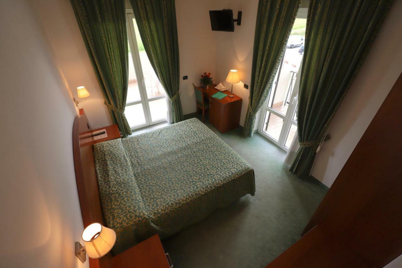 Hotel Da Roberto Lazise Exterior photo
