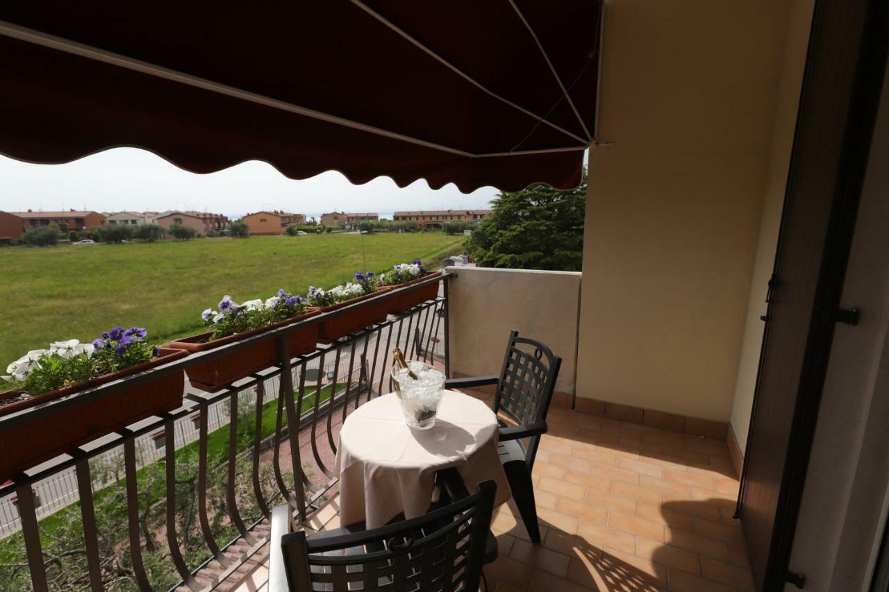 Hotel Da Roberto Lazise Exterior photo