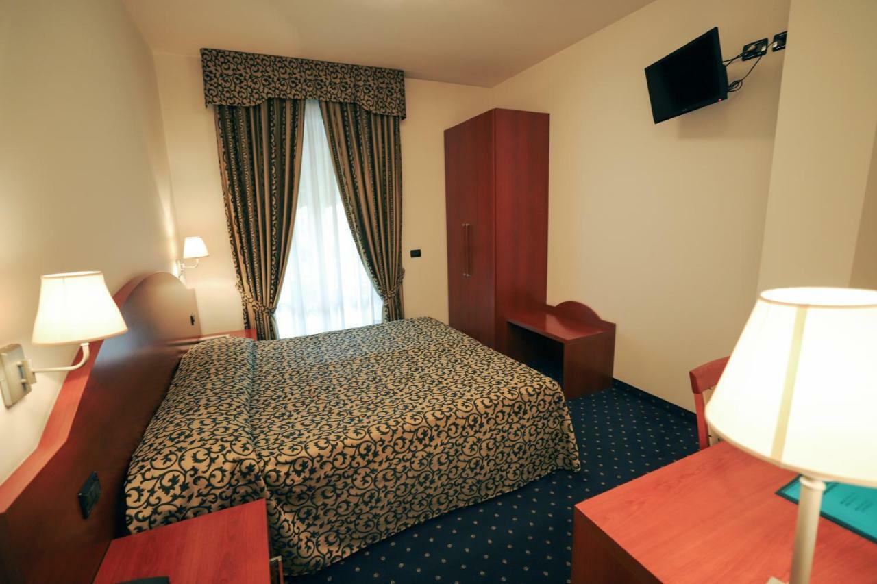 Hotel Da Roberto Lazise Exterior photo